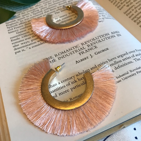 “Celia” Open hoop Cotton tassel earrings soft pink - Picture 3 of 5